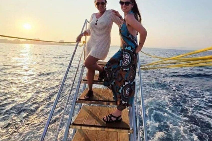Yellow Submarine Shipwreck & Turtle Cruise with Unlimited Drinks 2