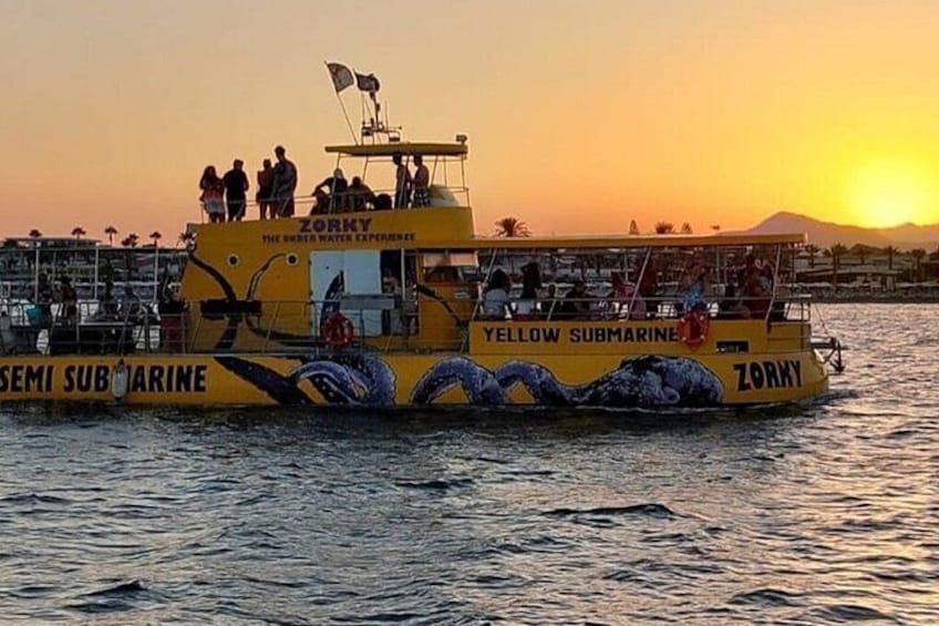 Yellow Submarine Shipwreck & Turtle Cruise with Unlimited Drinks 3