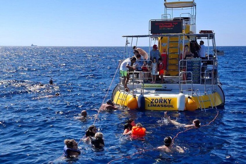 Yellow Submarine Shipwreck & Turtle Cruise with Unlimited Drinks 3