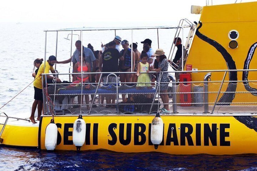 Yellow Submarine Shipwreck & Turtle Cruise with Unlimited Drinks 4