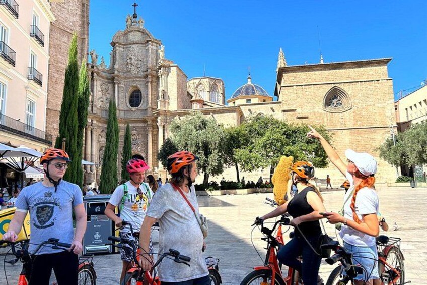 Catedral de València. Perfect for first-time visitors — see all the must-see spots in one relaxing ride 4