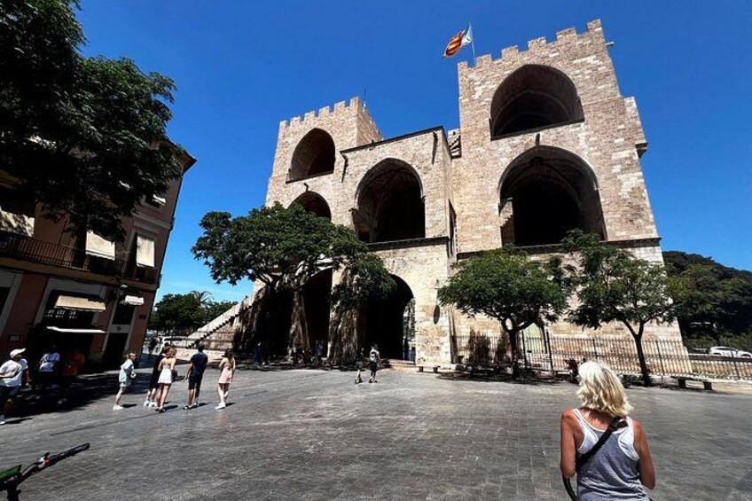 Valencia City Highlights in Guided Bike or E-Bike Tour 3