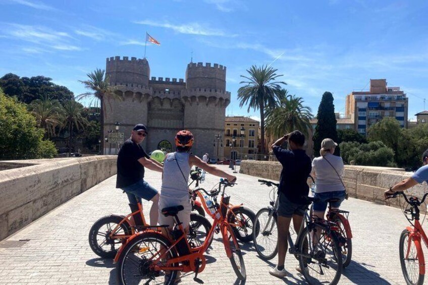 Valencia City Highlights in Guided Bike or E-Bike Tour 3