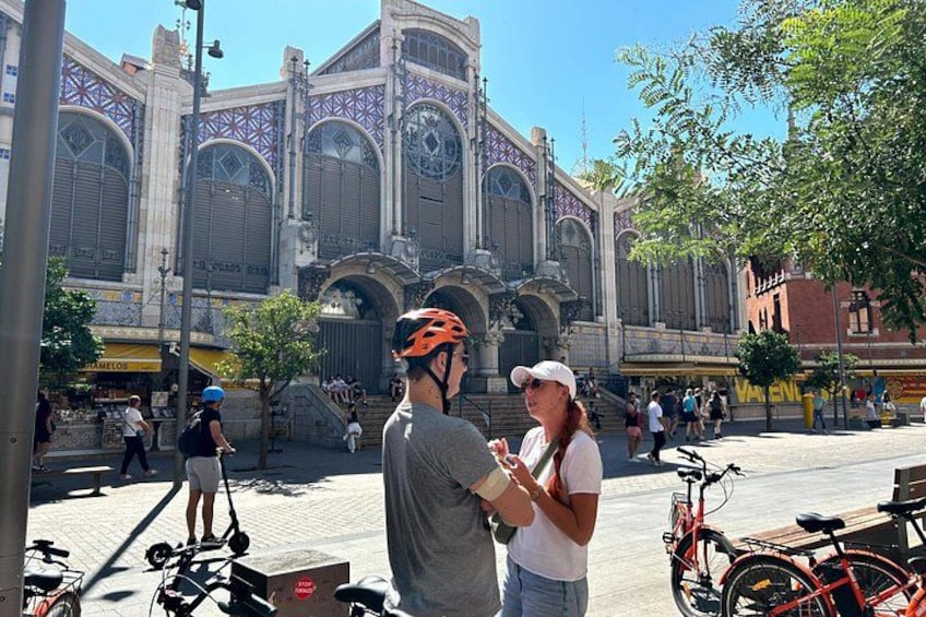 Mercat Central de Valencia.
One of Europe’s largest fresh food markets — a feast for the senses inside a modernist masterpiece. 5