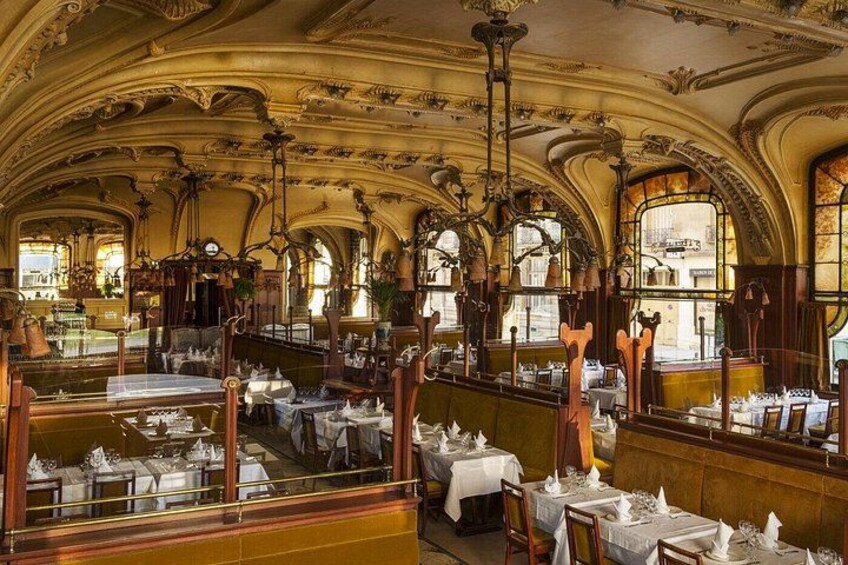 The interior of the Brasserie Excelsior immerses us in Nancy at the beginning of the 20th century. This is where total art, dear to the artists of the Nancy School, takes on its full meaning. 2