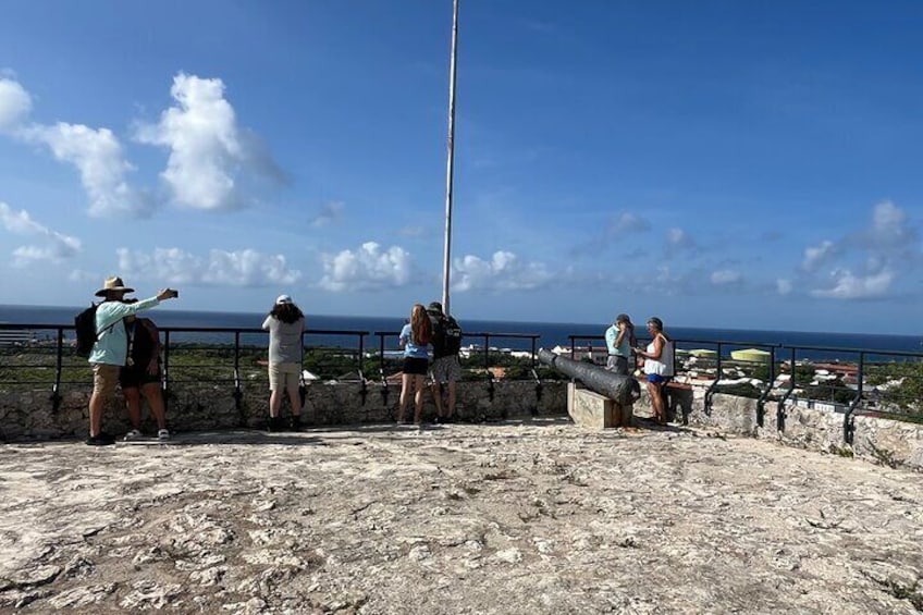 Curacao Cityscape, Discover her Secret 3