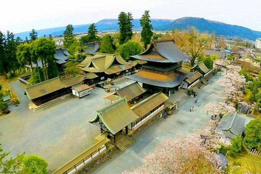 Kyushu: Southern Aso Railway,Aso Vocano, Grassland,Onsen Day Tour 3