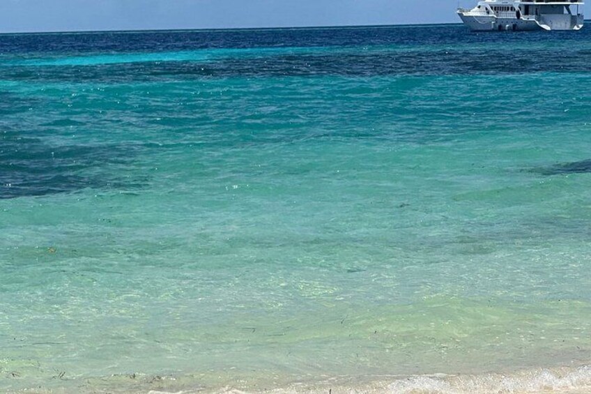 Maldives Escape: 4 Days of Beach and Relaxation 5