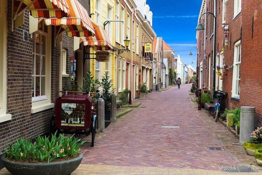 90 minutes Self Guided Walking Tour with puzzles in Delft 2