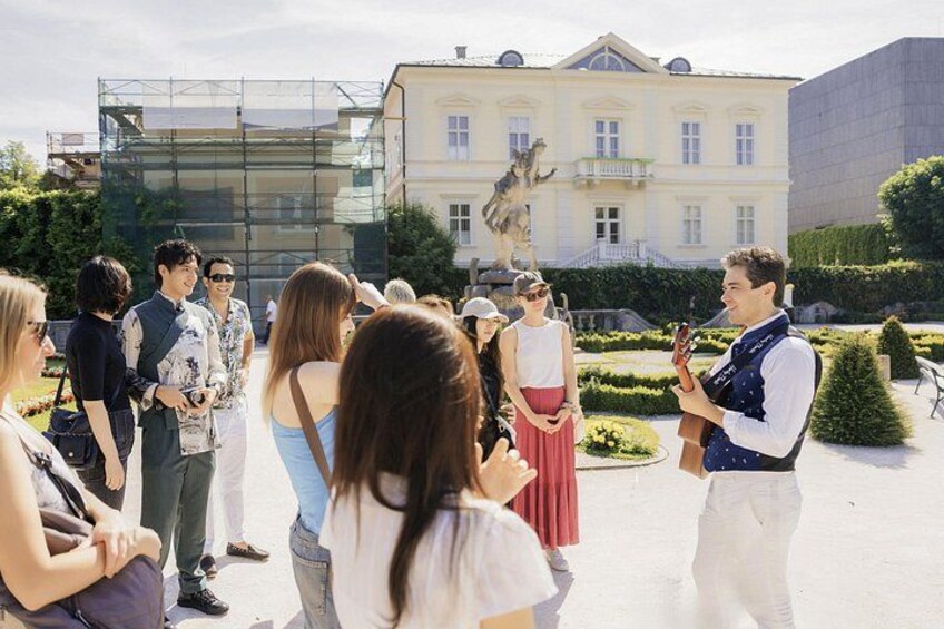 Tour finale in the Mirabell Gardens at the iconic Pegasus Fountain. 2