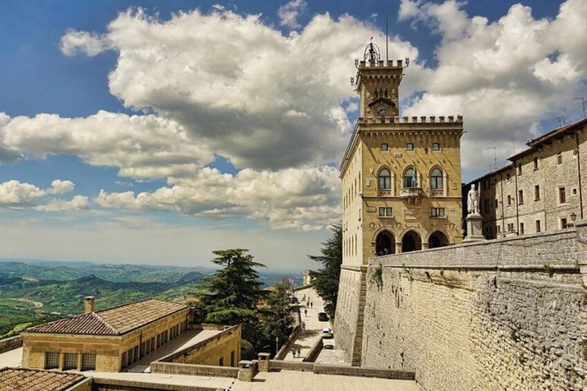 San Marino Walking Tour with Audio and Written Guide 2