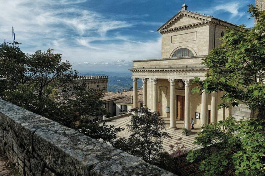 San Marino Walking Tour with Audio and Written Guide 3
