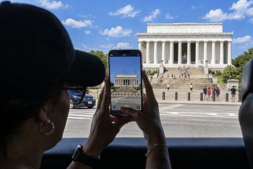 Washington DC Monuments &History Small Group Guided Open-Air Tour 2