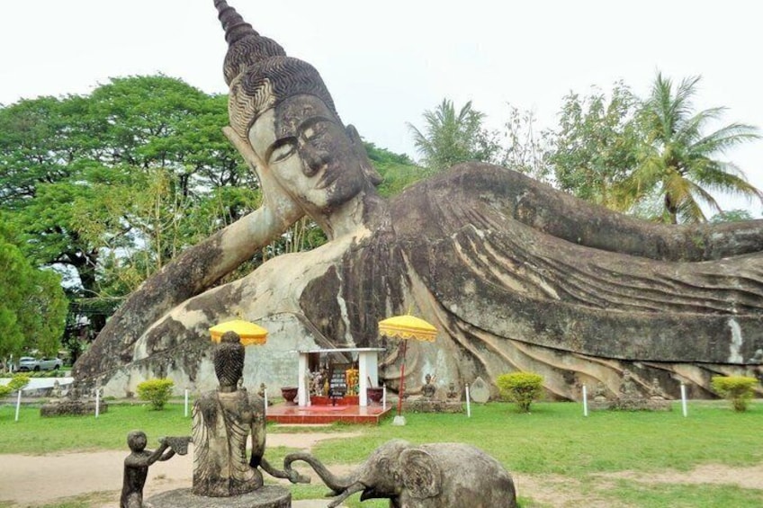 Vientiane Private Full-Day Tour with Buddha Park and Lunch 5