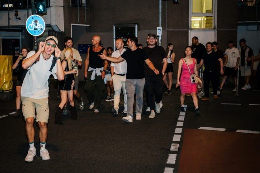 Düsseldorf Nightlife Tour: 4 Venues, Shots & Club Entry 4