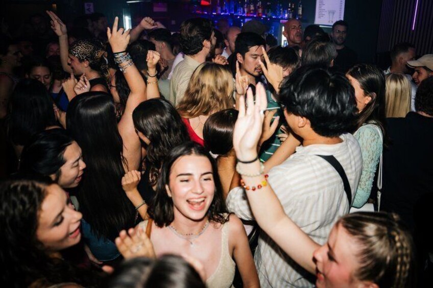 Düsseldorf Social Night Out: 4 Bars, Welcome Shots & Club Entry 5
