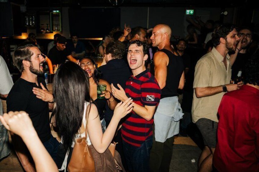 Düsseldorf Social Night Out: 4 Bars, Welcome Shots & Club Entry 4