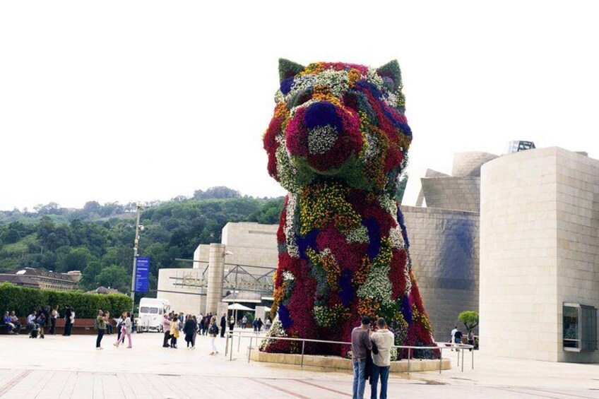 Tour at Guggenheim Museum Guided by Artists in Bilbao 2