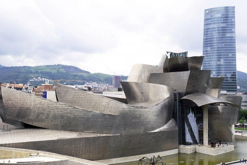 Tour at Guggenheim Museum Guided by Artists in Bilbao 1