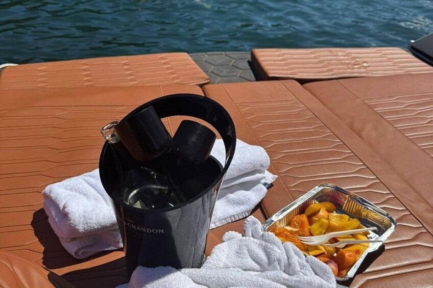 Private Lake Como Yacht Tour Experience on Colombo Boat 2