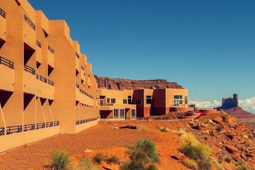 Self Guided Driving Audio Tour of Monument Valley 4
