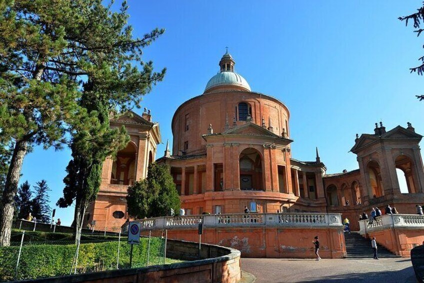 A large, historic building with a dome and arched windows. 5