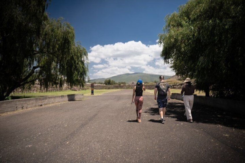 Teotihuacan 3 Pyramids Tour + Hotel Pick Up + Lunch at La Gruta 5