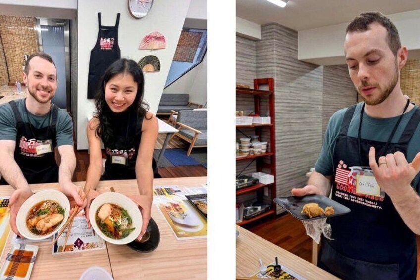 Deux personnes servent des plats à une table de restaurant. 3