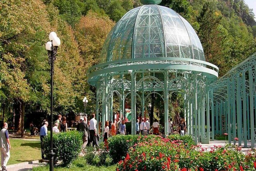 Southern Georgia Vardzia, Rabati and Borjomi Discovery 5