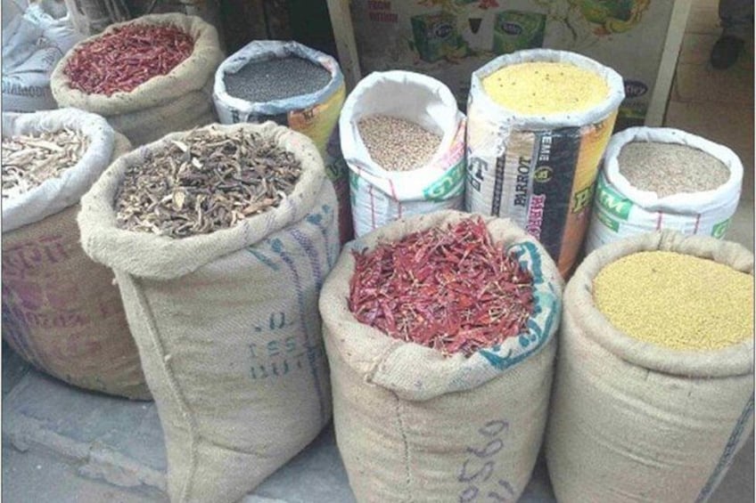 Diversi sacchi di cereali e semi. 1