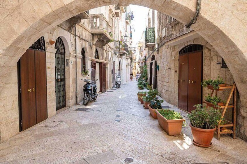 Bari Walking Tour with Audio and Written Guide by a Local 5