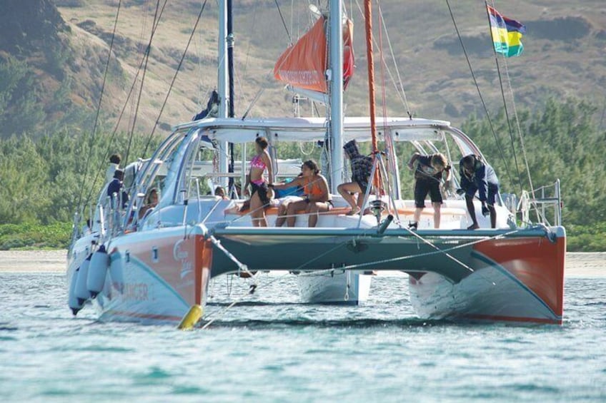 Moored at Ile aux Gabriel and Ile Plate 4