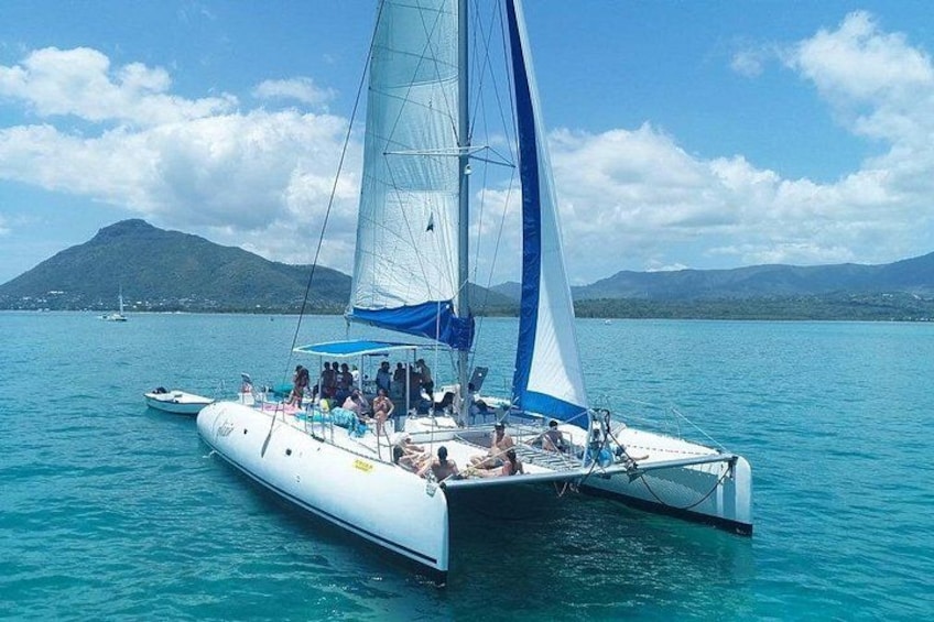 Full Day Catamaran Cruise on shared basis to Bénitiers Island 5