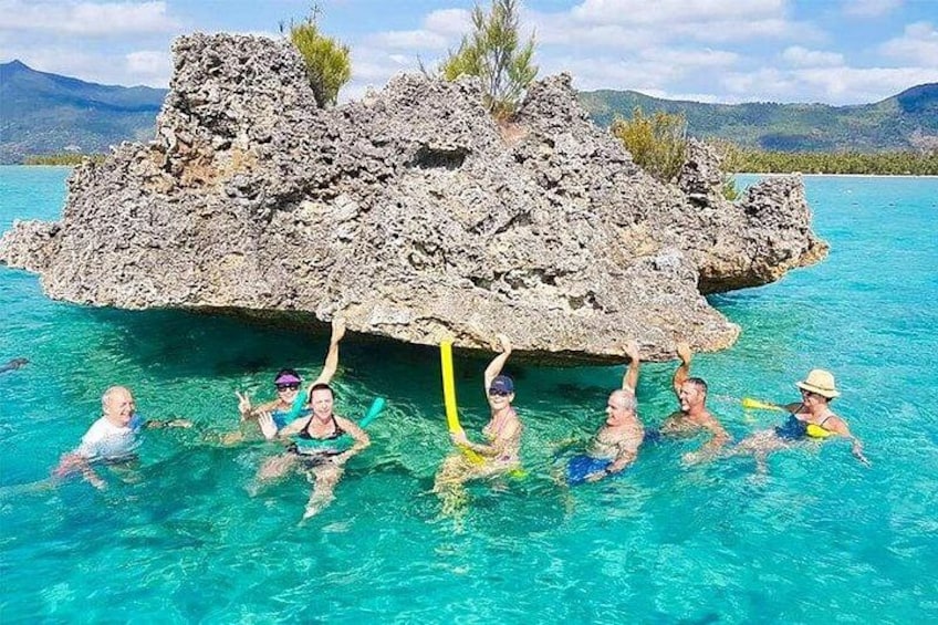 Full Day Catamaran Cruise on shared basis to Bénitiers Island 3