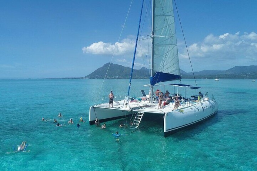 Full Day Catamaran Cruise on shared basis to Bénitiers Island 1