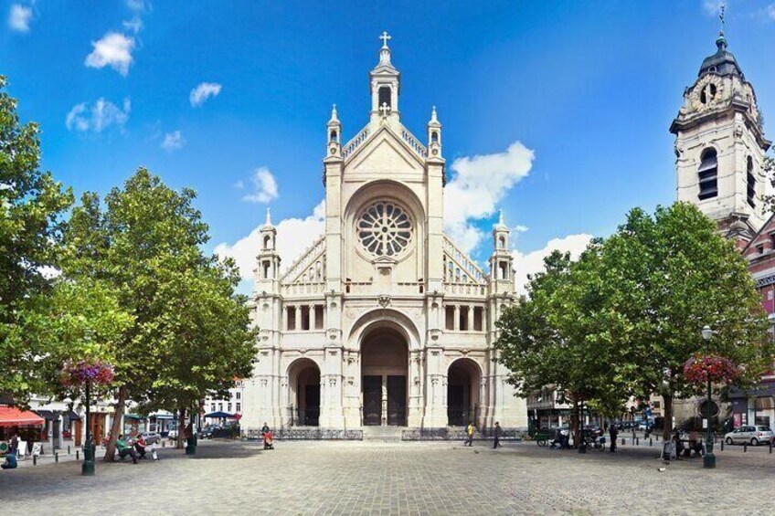 Brussels Canal Boat Cruise with Old Town Walking Tour 4