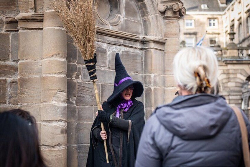 Edinburgh: Witches & Haunted History Walking Tour 4