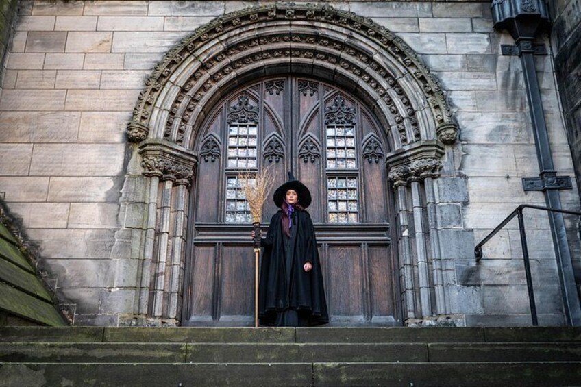 Edinburgh: Witches & Haunted History Walking Tour 5