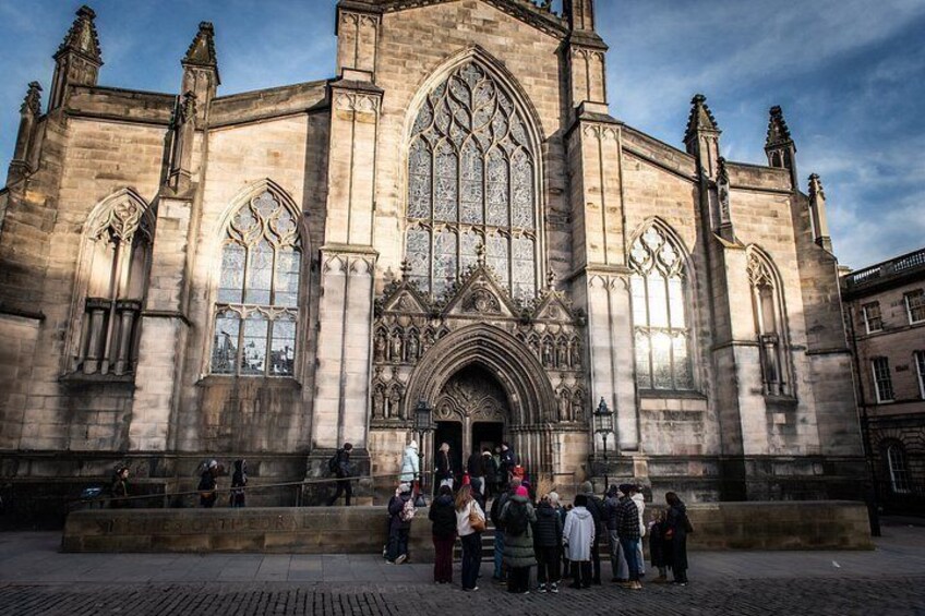 Edinburgh: Witches & Haunted History Walking Tour 2