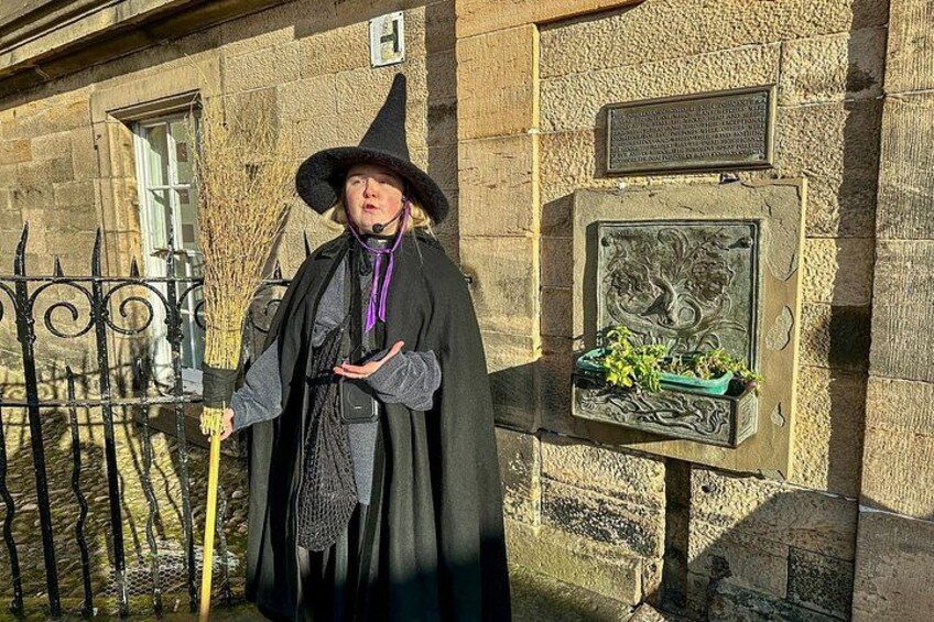 Edinburgh: Witches & Haunted History Walking Tour 4
