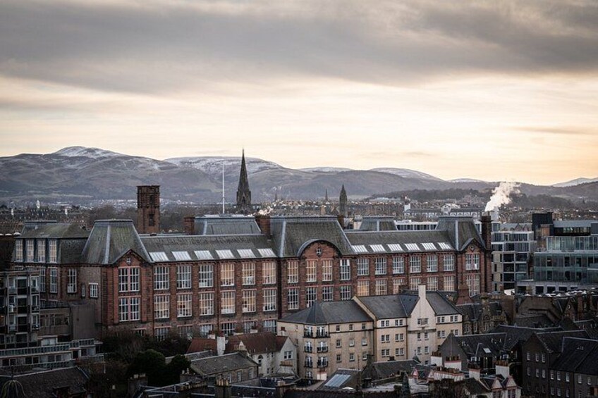 Edinburgh: Witches & Haunted History Walking Tour 2