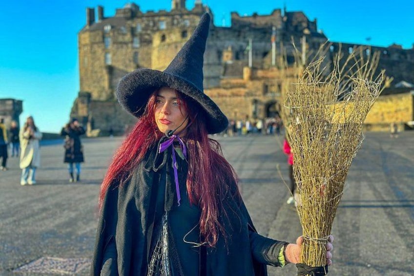 Edinburgh: Witches & Haunted History Walking Tour 3