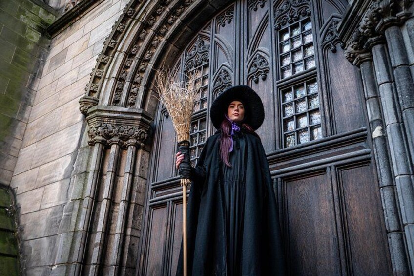 Edinburgh: Witches & Haunted History Walking Tour 4