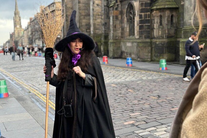 Edinburgh: Witches & Haunted History Walking Tour 5
