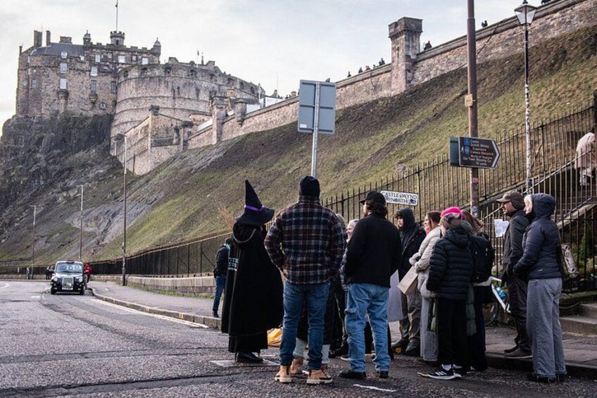 Edinburgh: Witches & Haunted History Walking Tour 2