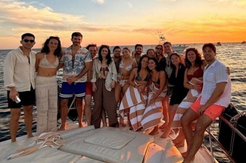Cabo Private Sunset Yacht Tour: Dinner, Drinks and Arch Views 4
