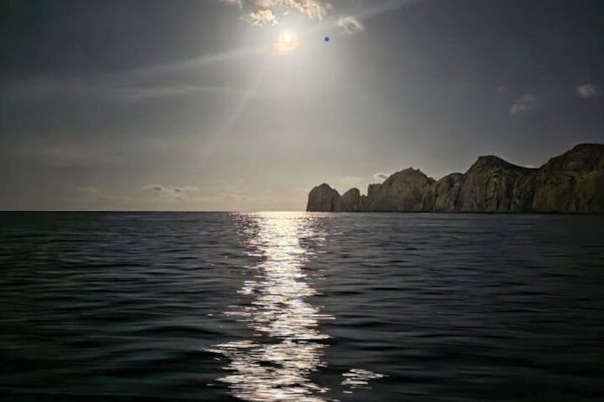 Cabo Private Sunset Yacht Tour: Dinner, Drinks and Arch Views 2