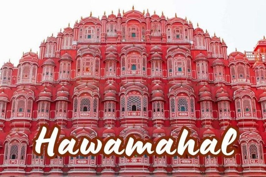The intricate architecture of the Hawa Mahal in Jaipur. 3