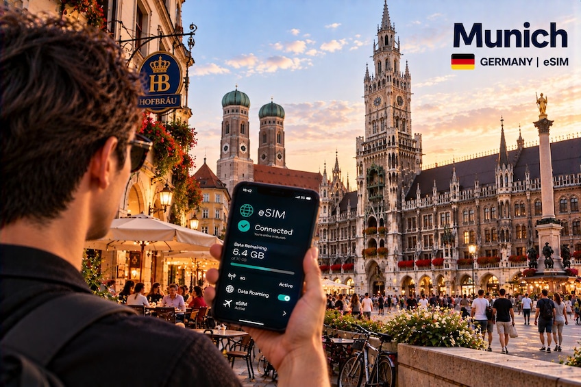 Iemand gebruikt een smartphone met eSIM-connectiviteit in München, Duitsland. 3
