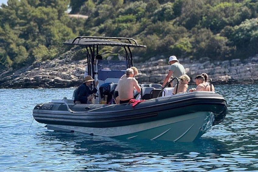 Makarska: 3-Island Speedboat Tour with Cave and Blue Lagoon 3